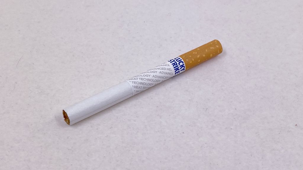 ラッキー・ストライク・ダーク・タバコのたばこスティック